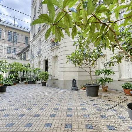 Lovely & Quiet 1 Bdr Flat At The Luxury 16th Apartmán